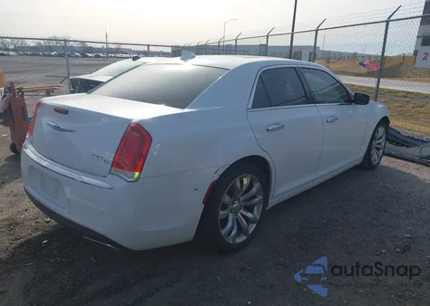 2017 Chrysler 300C z USA, uszkodzony, nr VIN 2C3CCAEG7HH586742